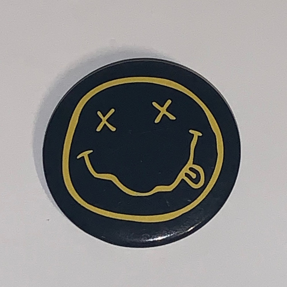 🎸 [4/$25] NIRVANA SMILEY FACE LOGO BAND MERCH PIN BACK BUTTON BADGE 🎸